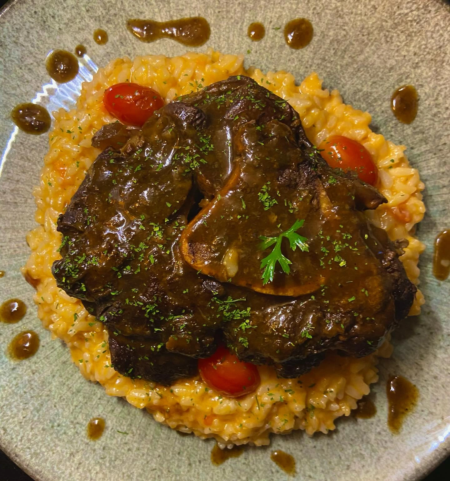 Canella di Manzo com risotto de açafrão